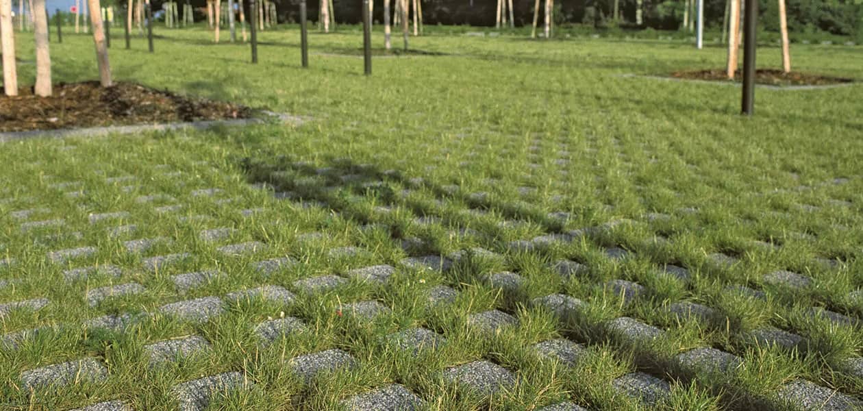 Pavés éco-drainants Kronimus : une solution pour favoriser la perméabilité des sols en utilisant du gazon ou des gravillons